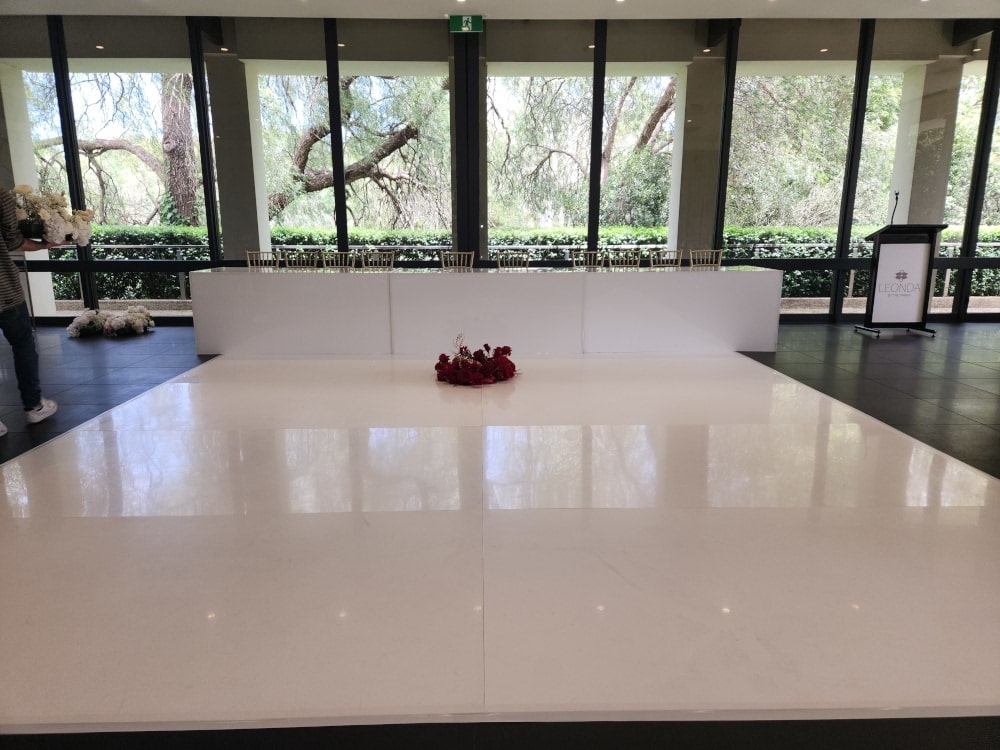 White bridal table - Image 2